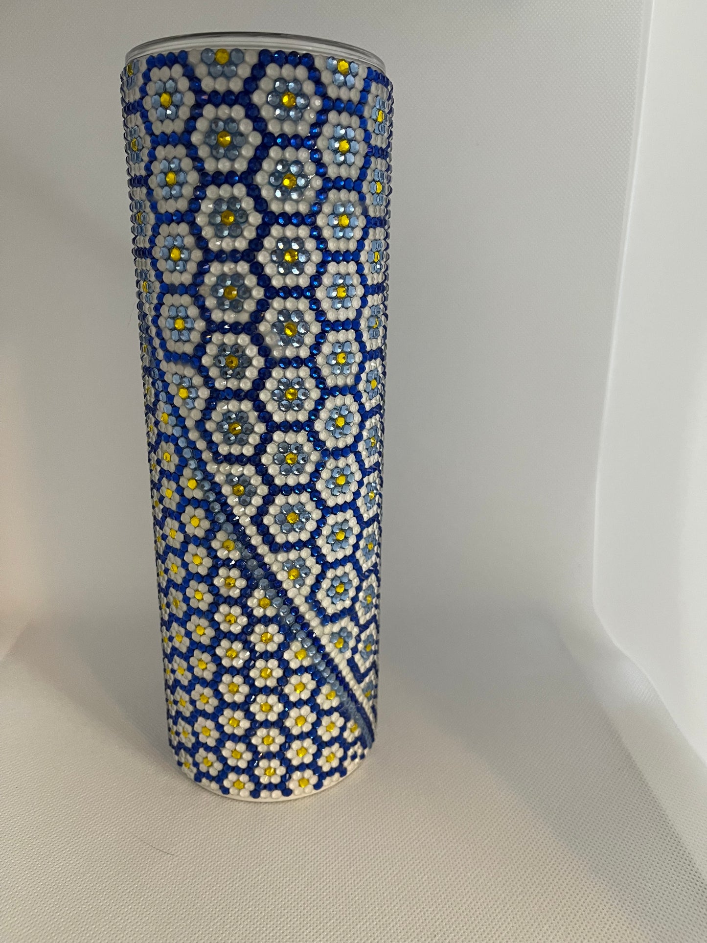 30oz Rhinestone Tumbler with a daisy theme