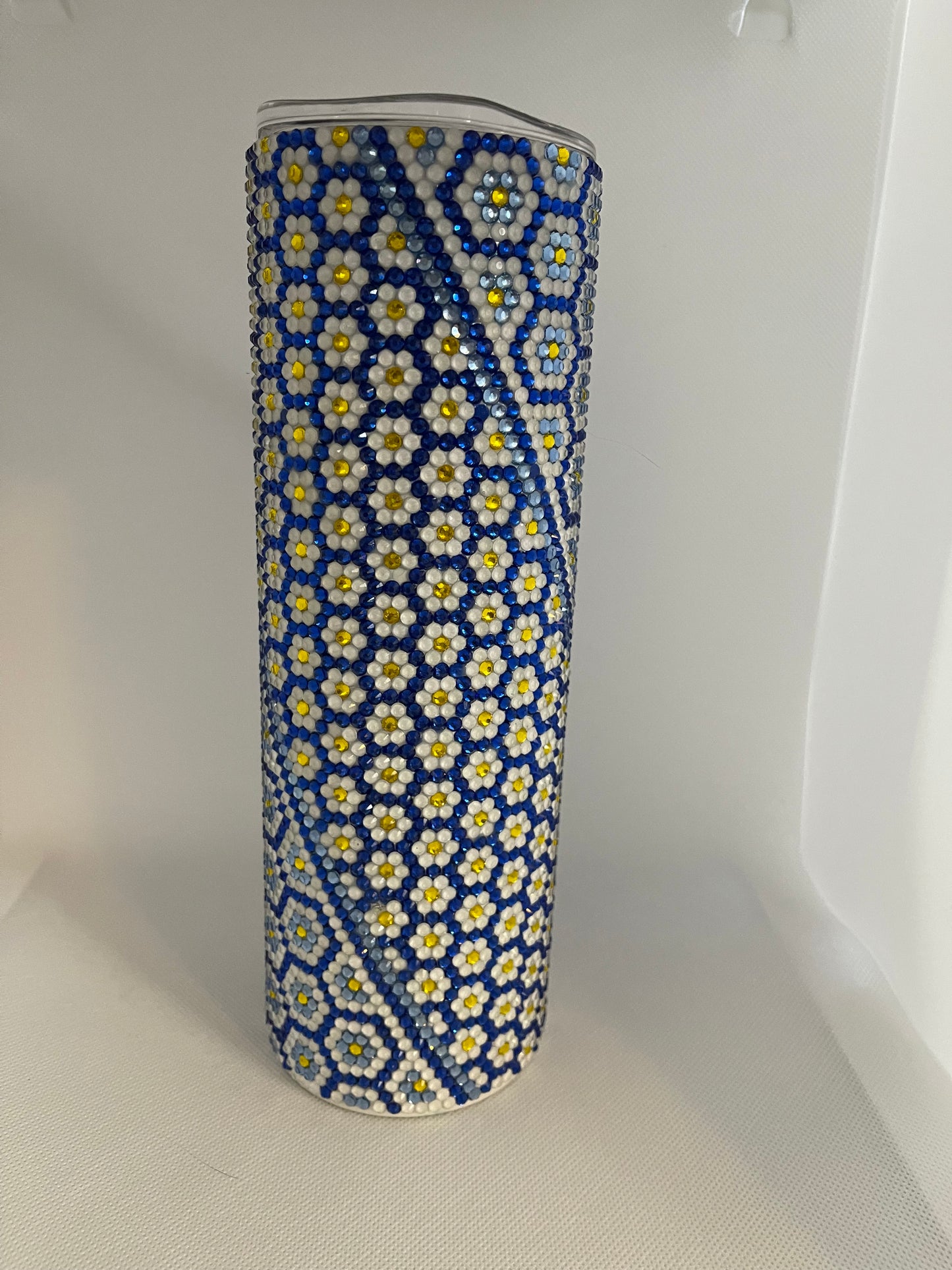 30oz Rhinestone Tumbler with a daisy theme